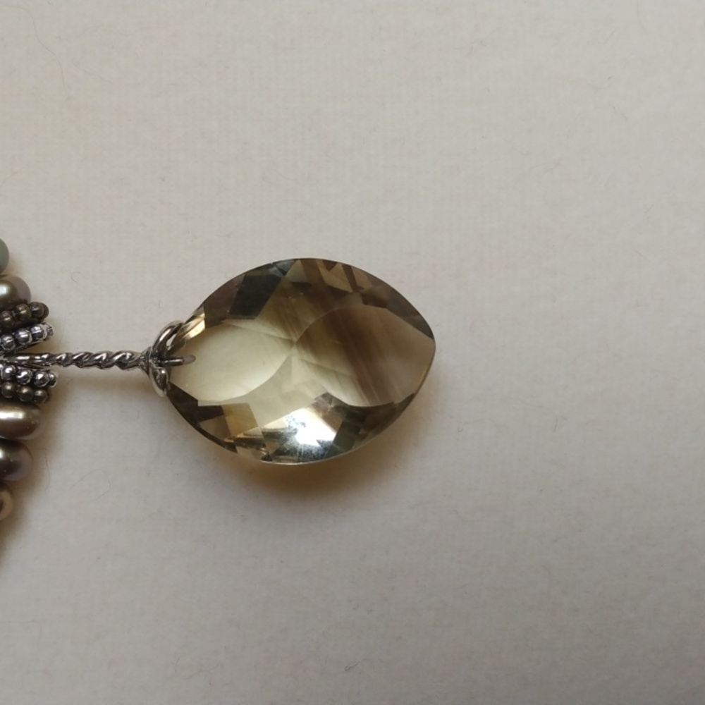 HAND CRAFTED OLIVE GREEN FRESHWATER BUTTON PEARL NECKLACE WITH FACETED QUARTZ - Picture 7 of 7